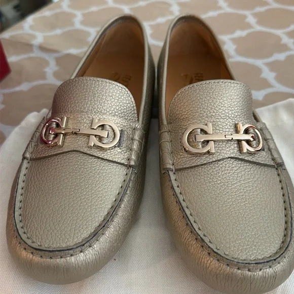 Woman's Salvatore Ferragamo Gold Driving moccasin - Picture 1 of 4
